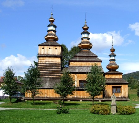 8459 Krempna – původně řeckokatolický (nyní římskokatolický) kostel sv. Kosmy a Damiána